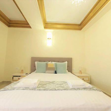 Laroka House Luxury Apartment City Center Universitate Bucharest Luaran gambar
