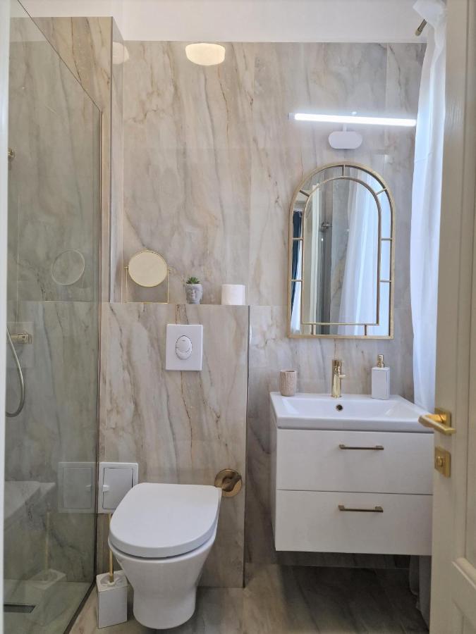 Laroka House Luxury Apartment City Center Universitate Bucharest Luaran gambar